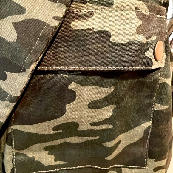 New Brightly Embroidered Camo Layerz Cotton Vest Size S - Picture 3 of 8